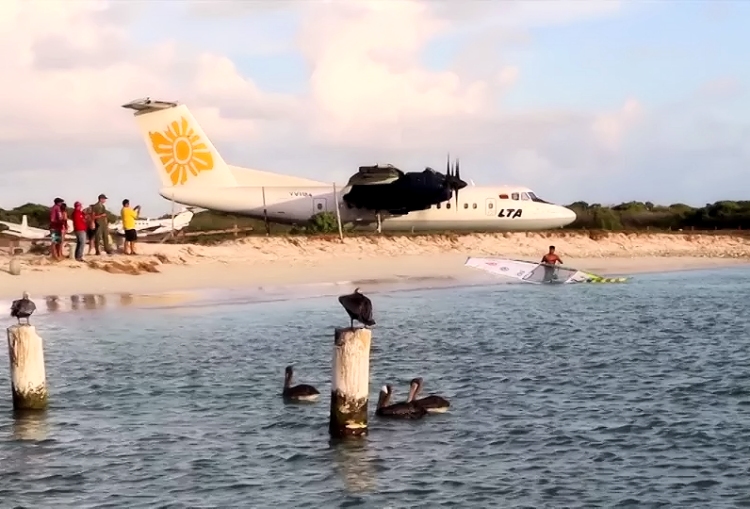 Video: no wind? Use the plane propellers.