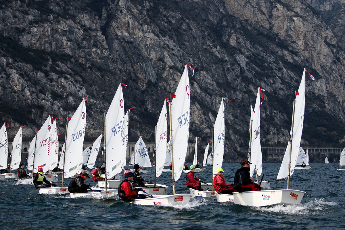 PHOTOS Largest Sailing Regatta of a Single Class >> Scuttlebutt