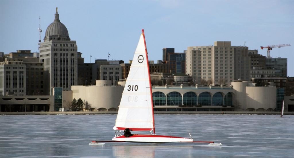 sailing-iceboat-2