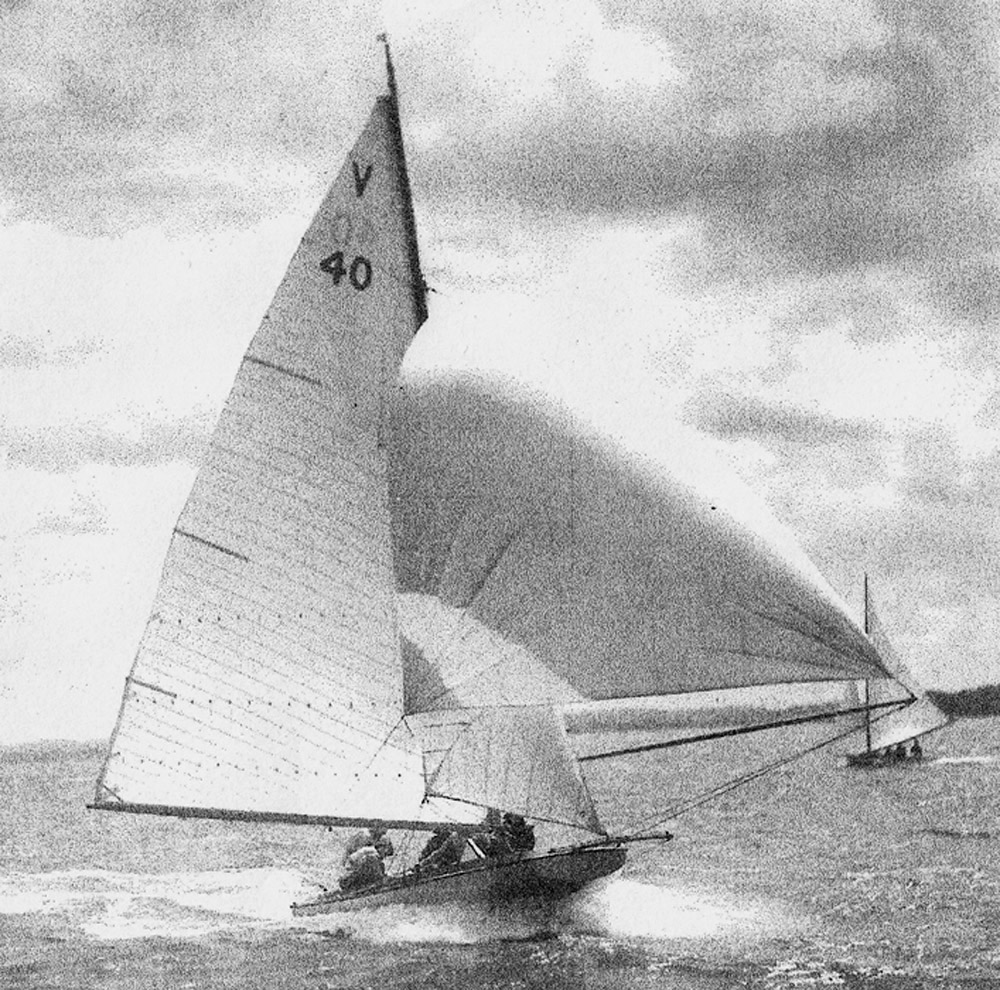 1950 Komutu clearly shows the radical bow