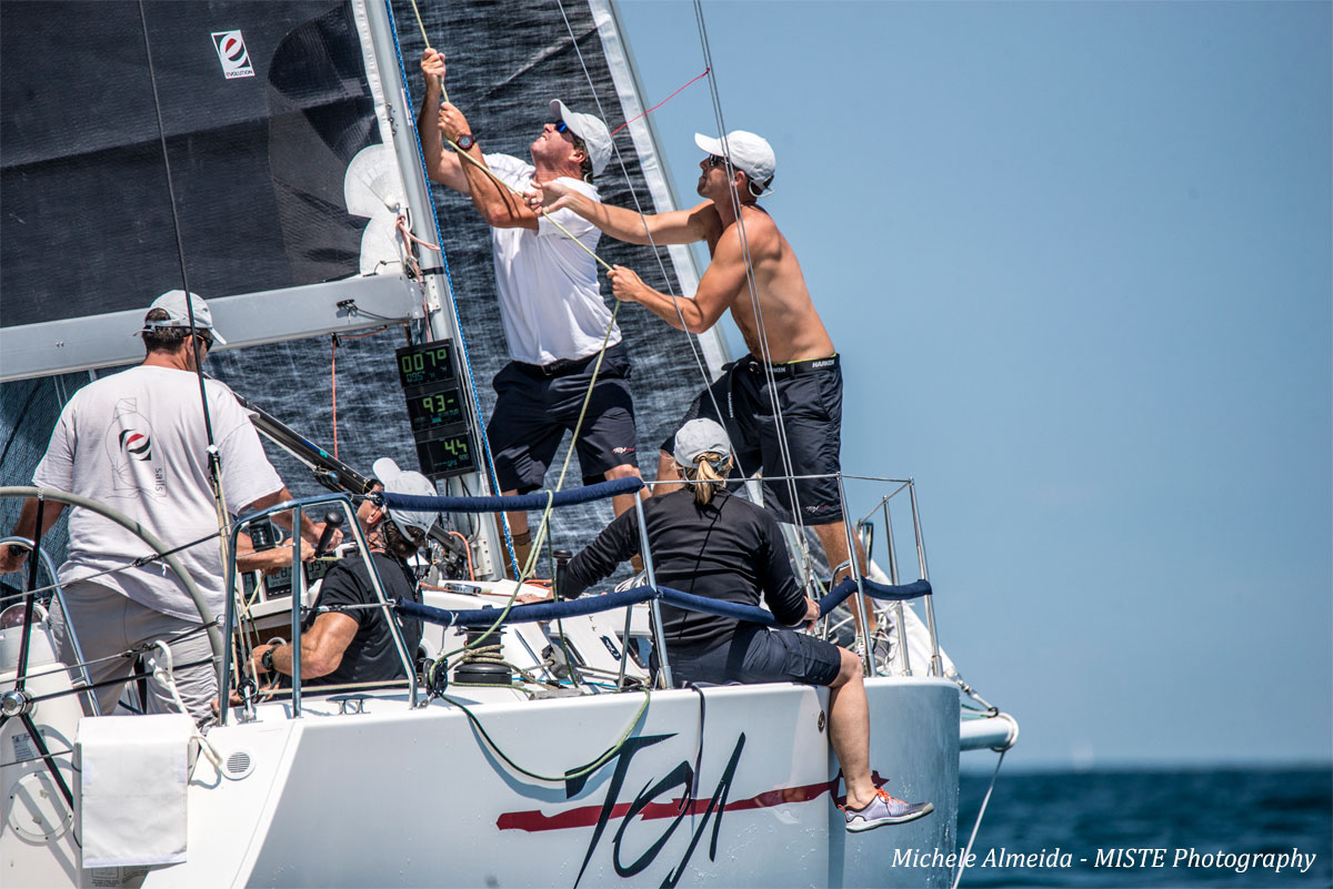 Storm disrupts Chicago Mackinac Race >> Scuttlebutt Sailing News