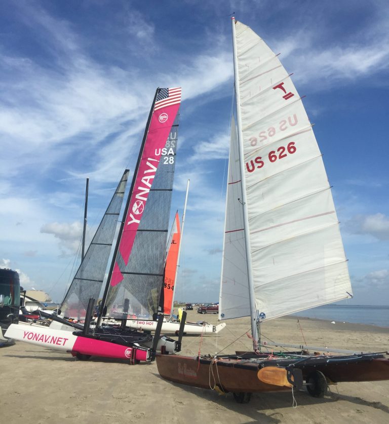 PHOTOS Two hulls, Different eras >> Scuttlebutt Sailing News
