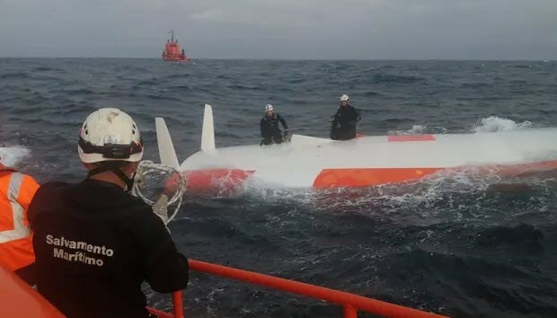 yacht capsized portugal