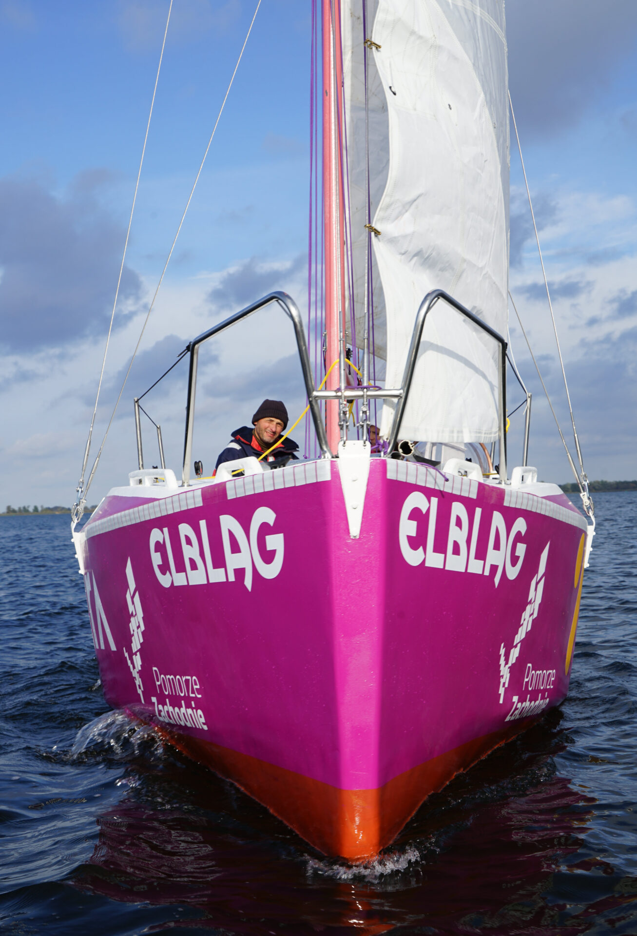 smallest sailboat to circumnavigate the globe